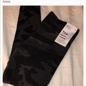 Aritzia Camo Legging! Size M